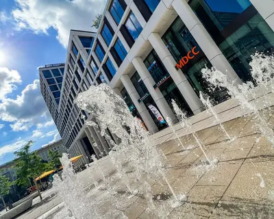 Fontänenfeld vor dem SWM Kundencenter im Blauen Bock